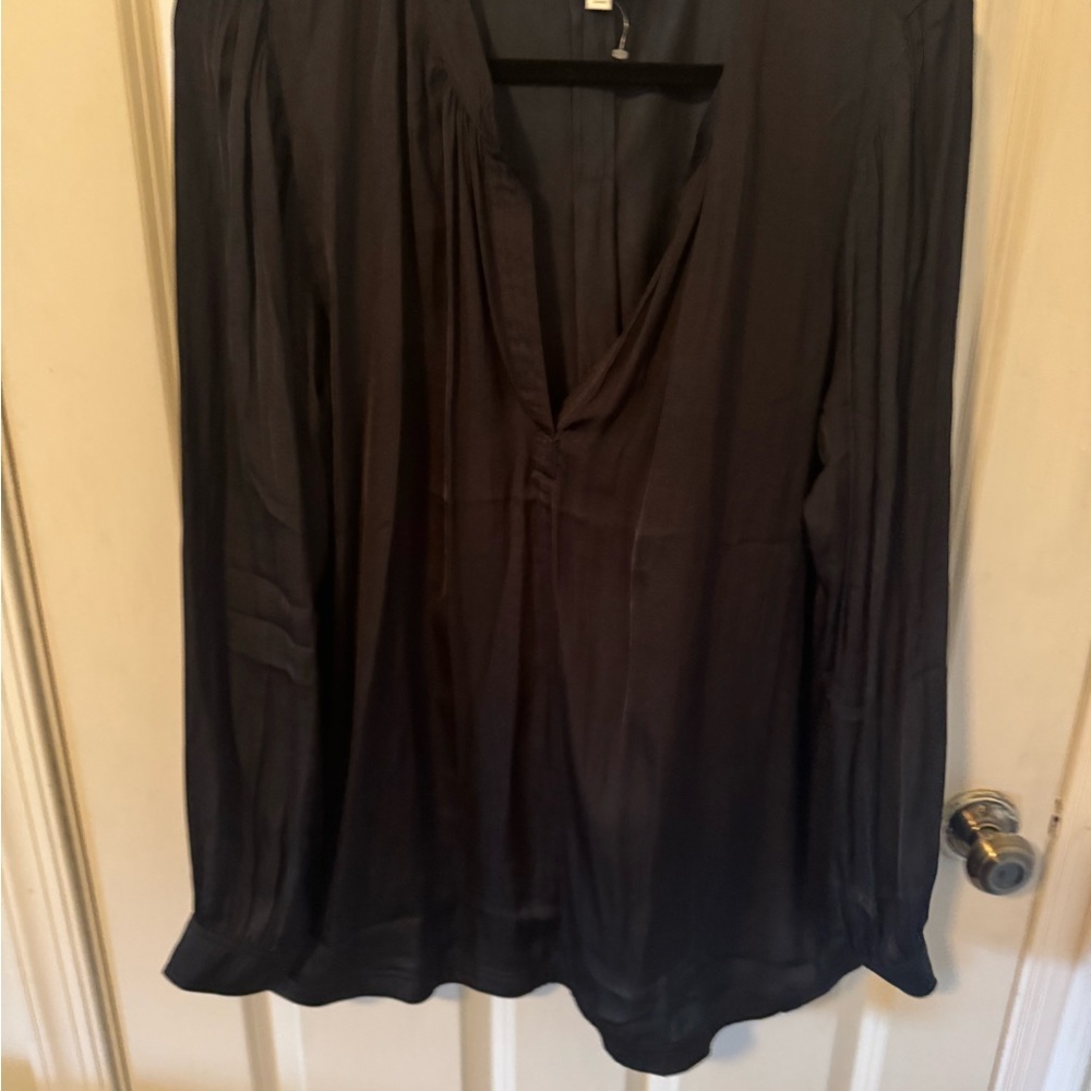 nine britton Black V-Neck Long Sleeve Blouse stitch fix